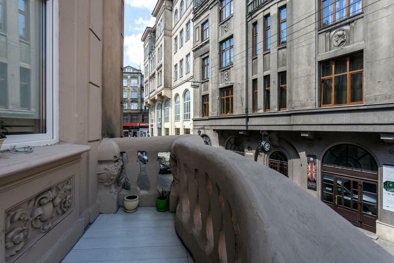 Lux Apartments In The Center Львов Экстерьер фото